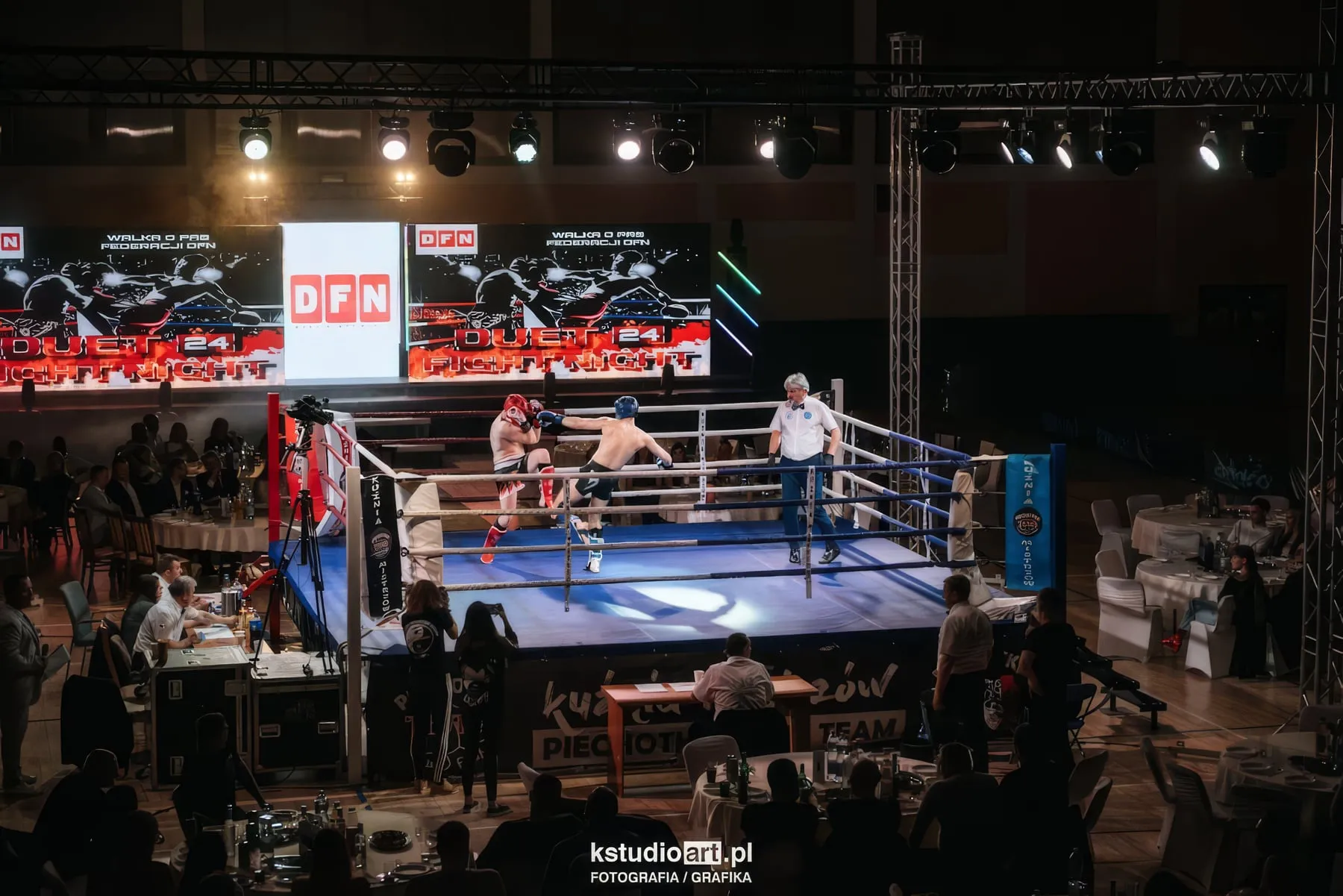 Walka w ringu podczas gali Duet Fight Night